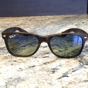 Ray•Ban RB 2132 New Wayfarer Polarized Sunglasses. Like new condition. Unisex.